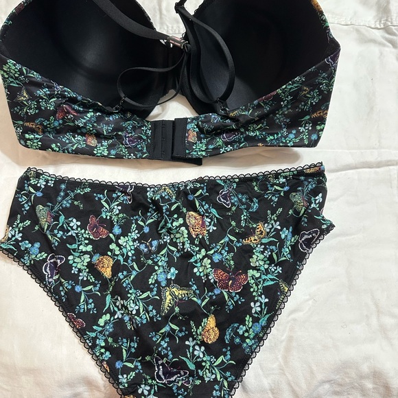 Matching Set - Picture 2 of 3